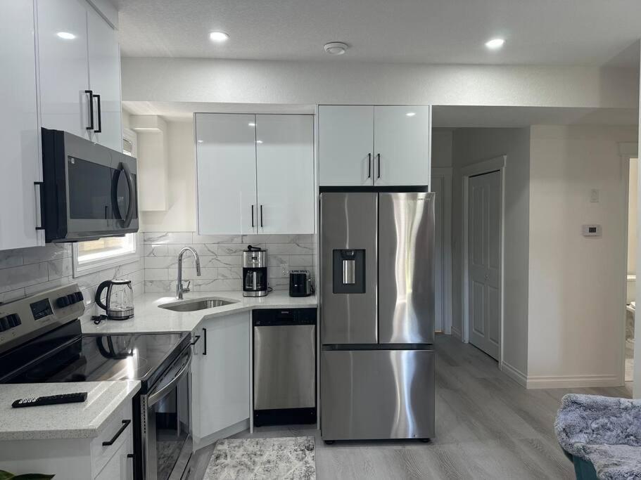 Award Winning Boho Paradise Sunlit Modern Suite YYC Exterior foto