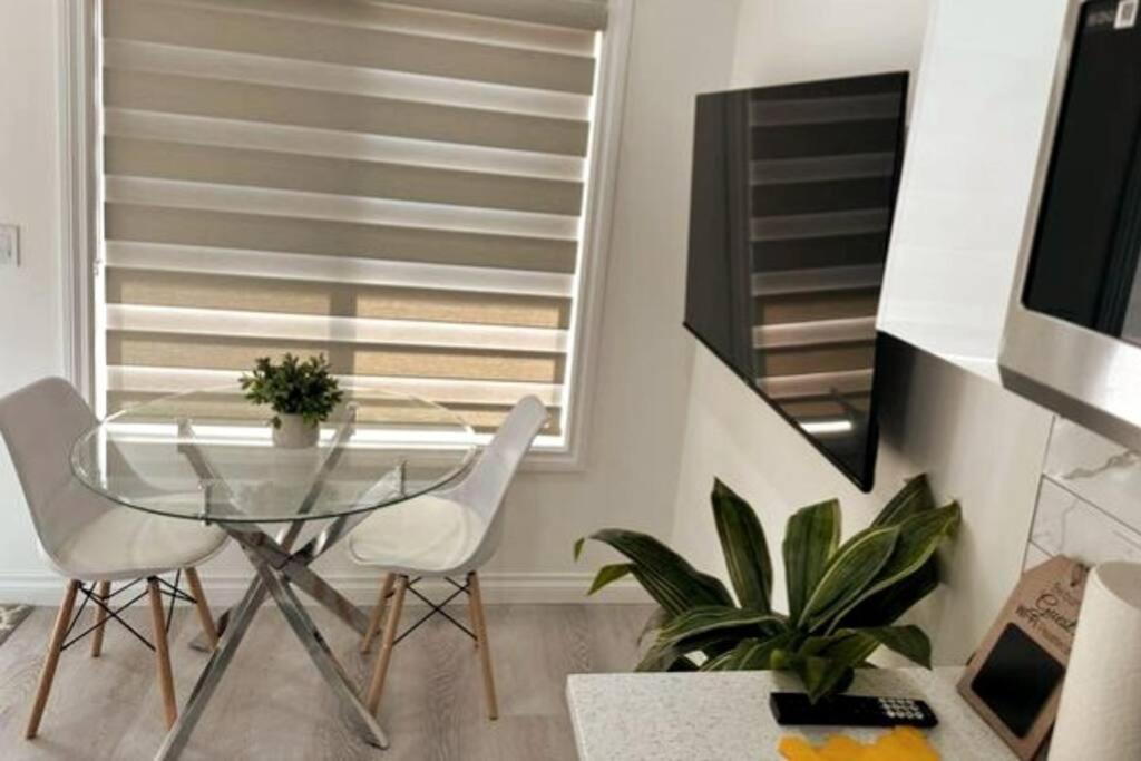 Award Winning Boho Paradise Sunlit Modern Suite YYC Exterior foto